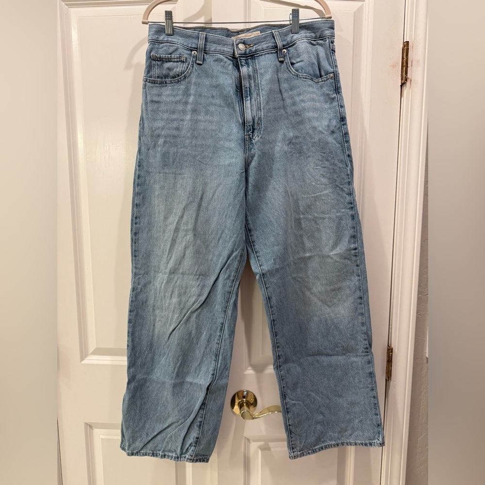 Women’s Levi's Blue high waisted Straight Leg Jeans with Stonewashed Finish